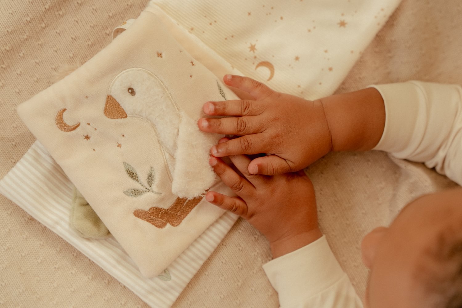 Stoffbuch mit Aktivitäten Newborn GRS