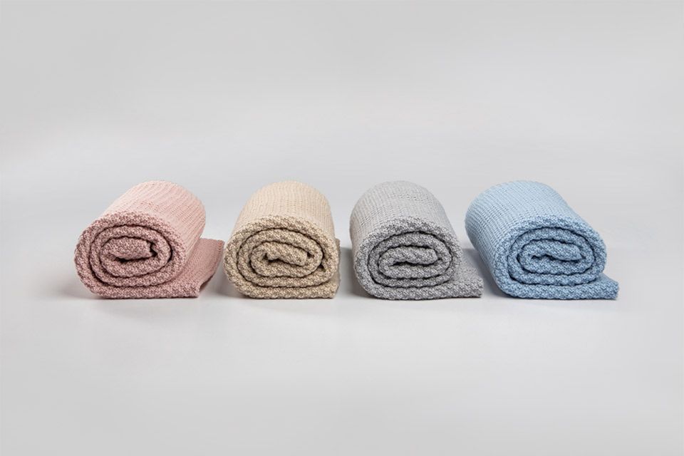 Decke aus 100 % natürlicher Merinowolle, warmes Beige