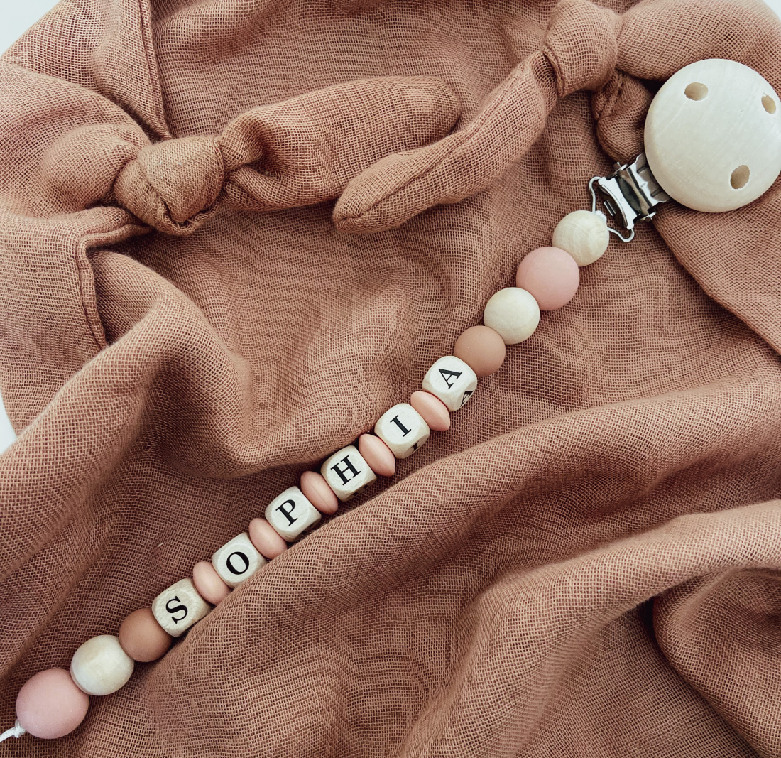 Schnullerkette mit Namen "Sophia"